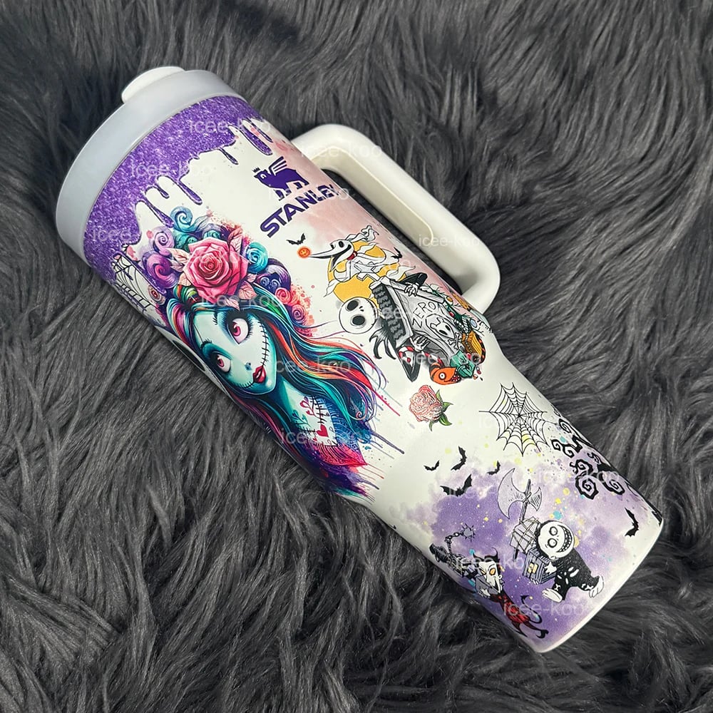 🎁 Spooky Cute 40oz Water Bottle – Jack and Sally Edition 💀🕯️