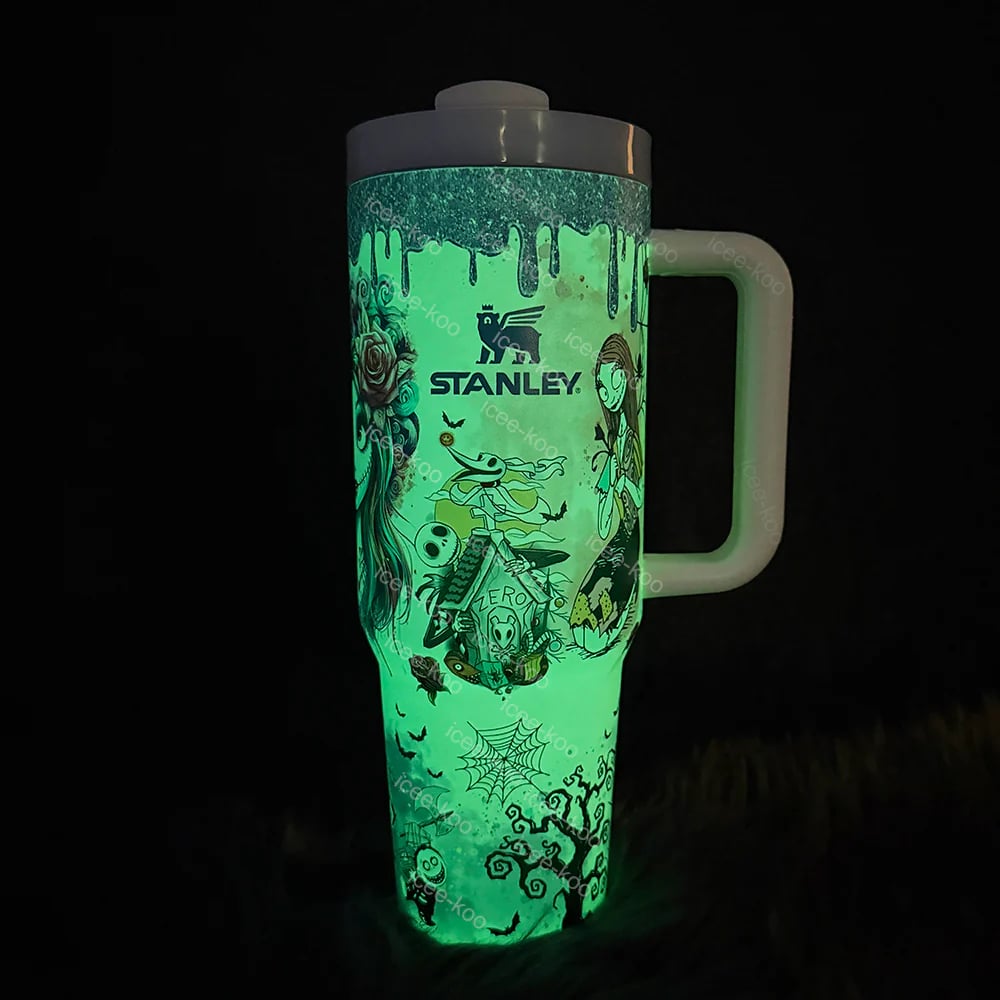 🎁 Spooky Cute 40oz Water Bottle – Jack and Sally Edition 💀🕯️