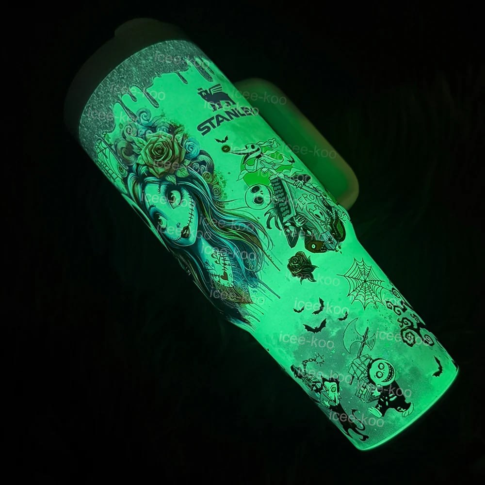 🎁 Spooky Cute 40oz Water Bottle – Jack and Sally Edition 💀🕯️