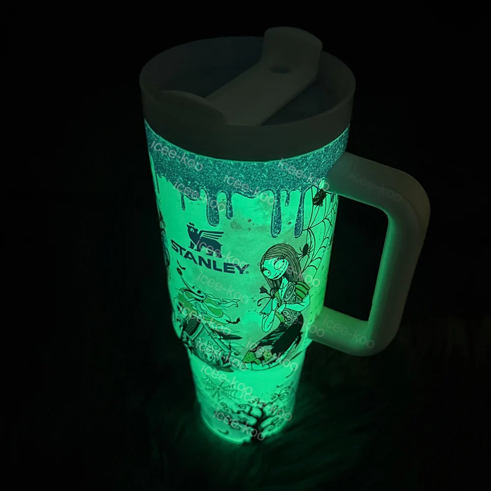 🎁 Spooky Cute 40oz Water Bottle – Jack and Sally Edition 💀🕯️